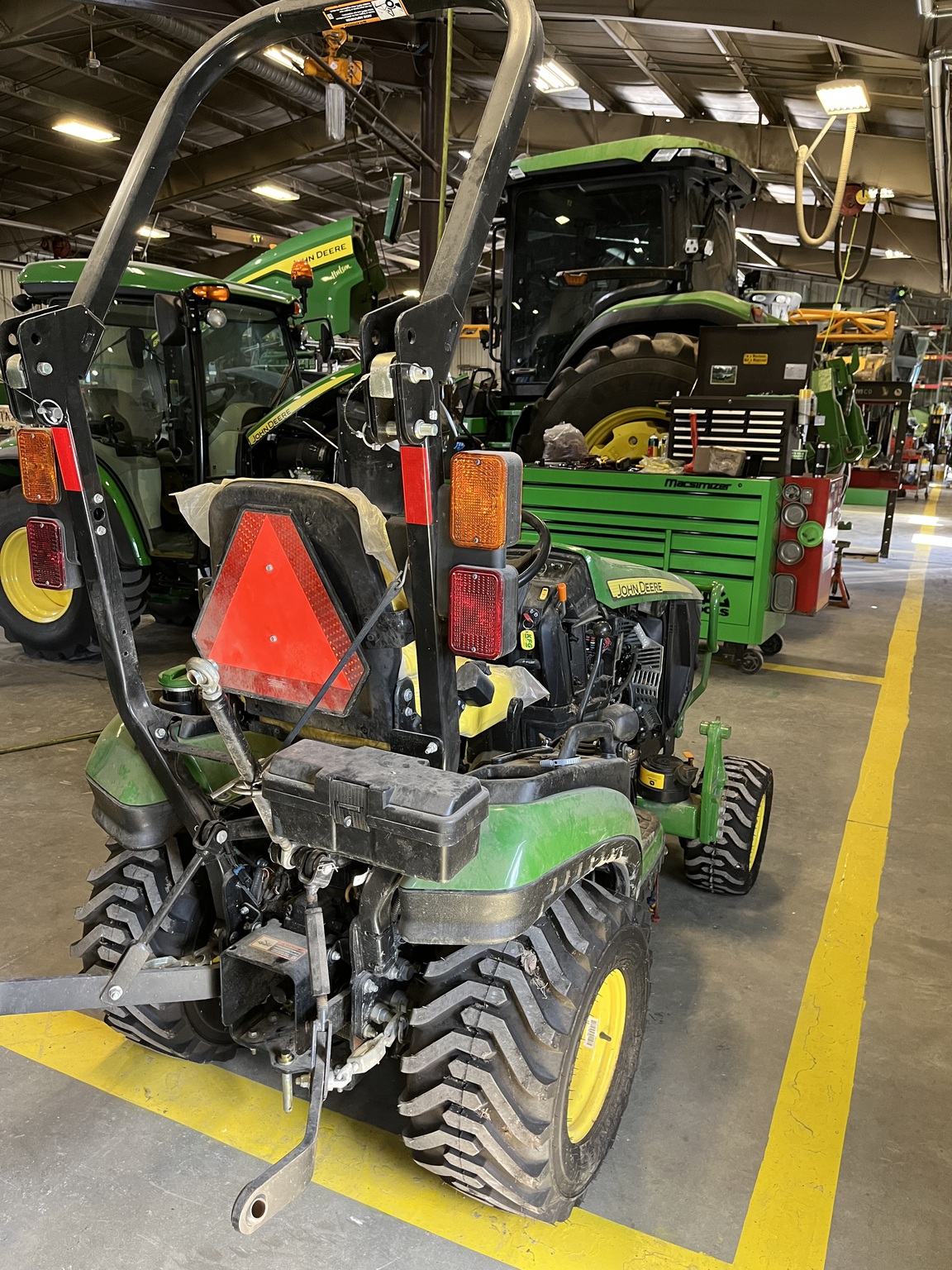 2019 John Deere 1025R Image 5