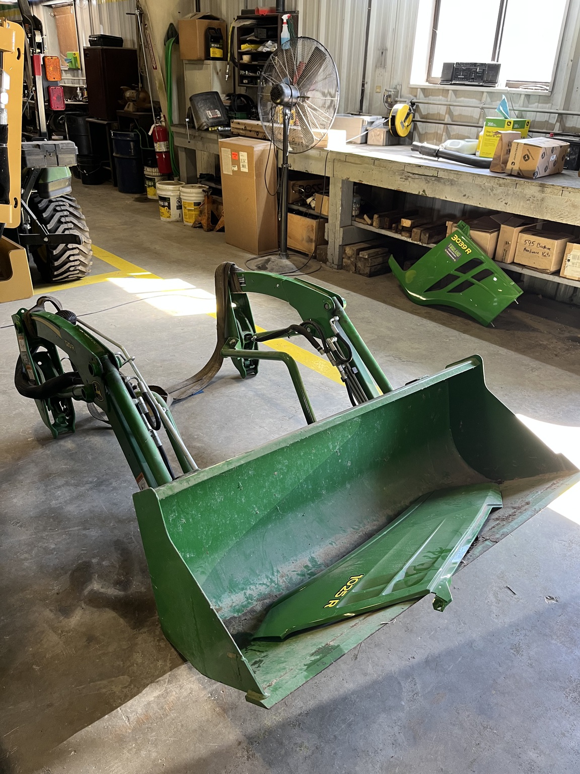2019 John Deere 1025R Image 18