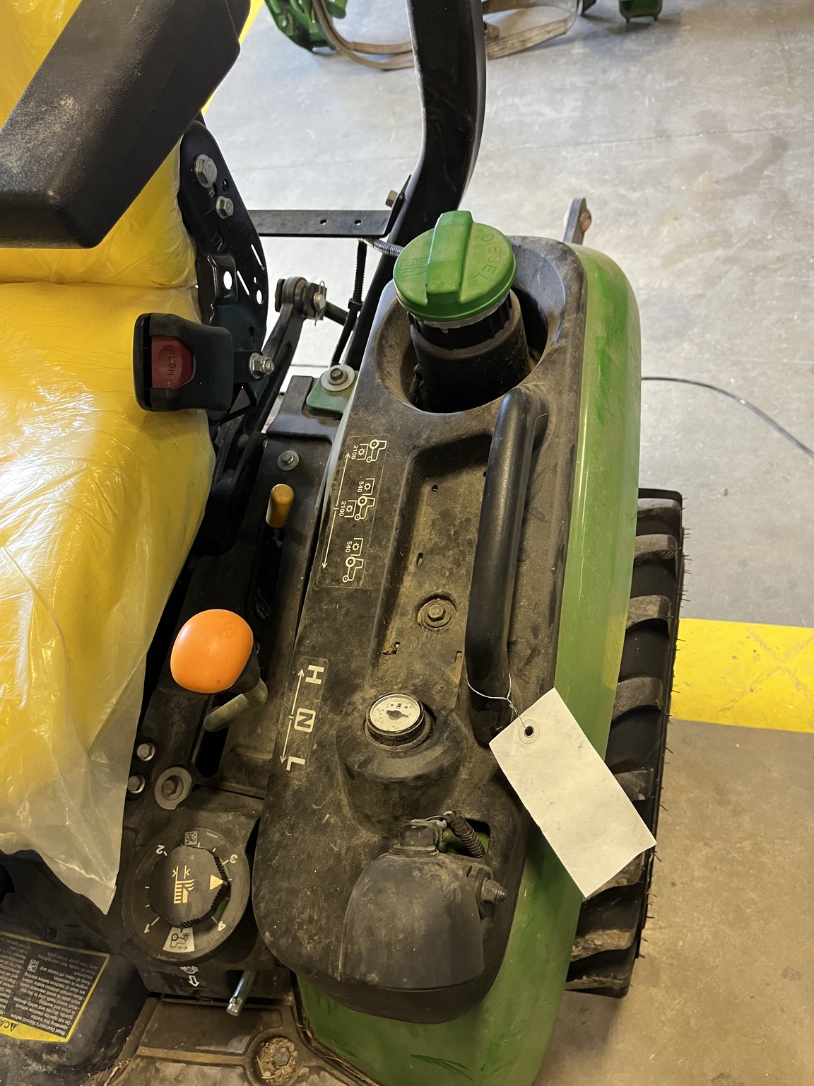2019 John Deere 1025R Image 15