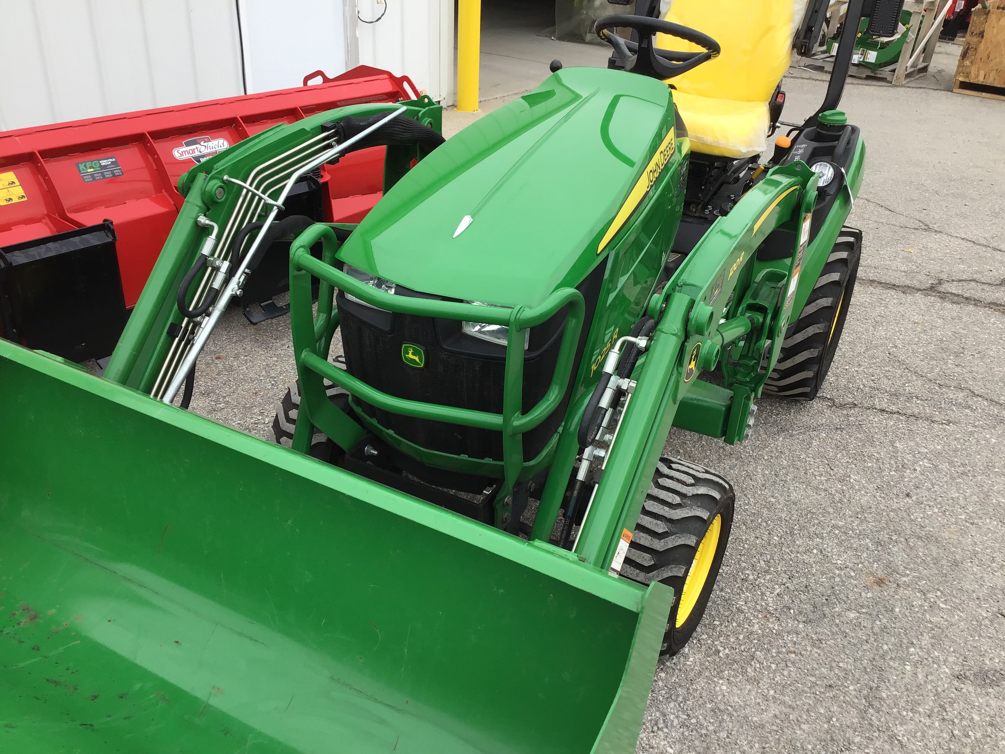 2019 John Deere 1025R Image 2