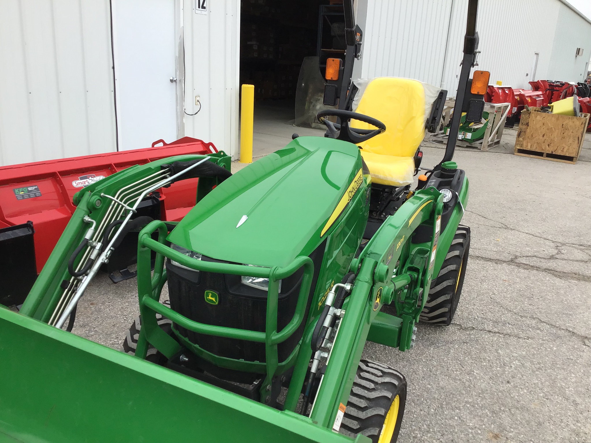 2019 John Deere 1025R Image 8