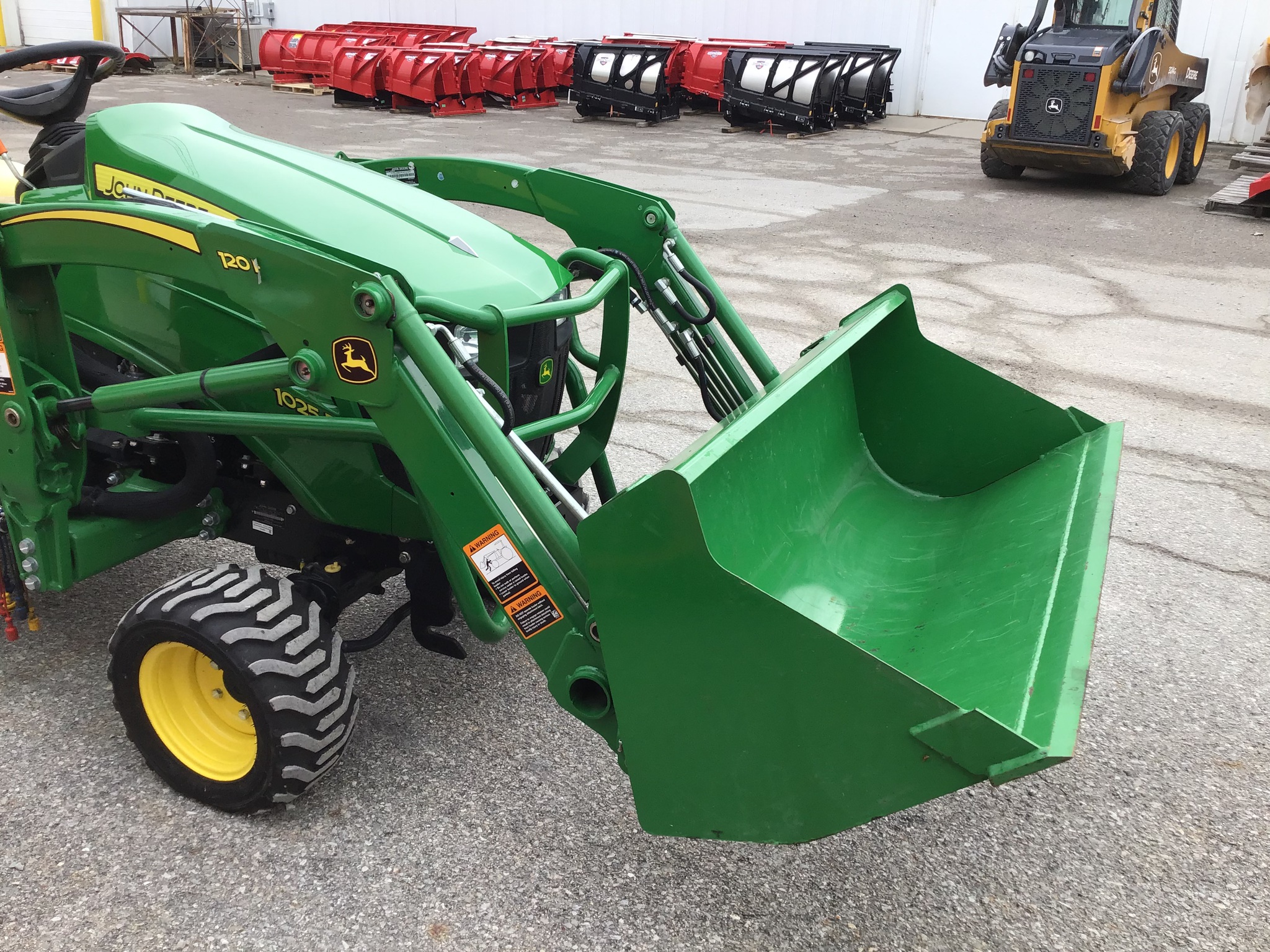 2019 John Deere 1025R Image 3
