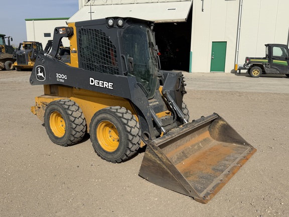  John Deere 320G