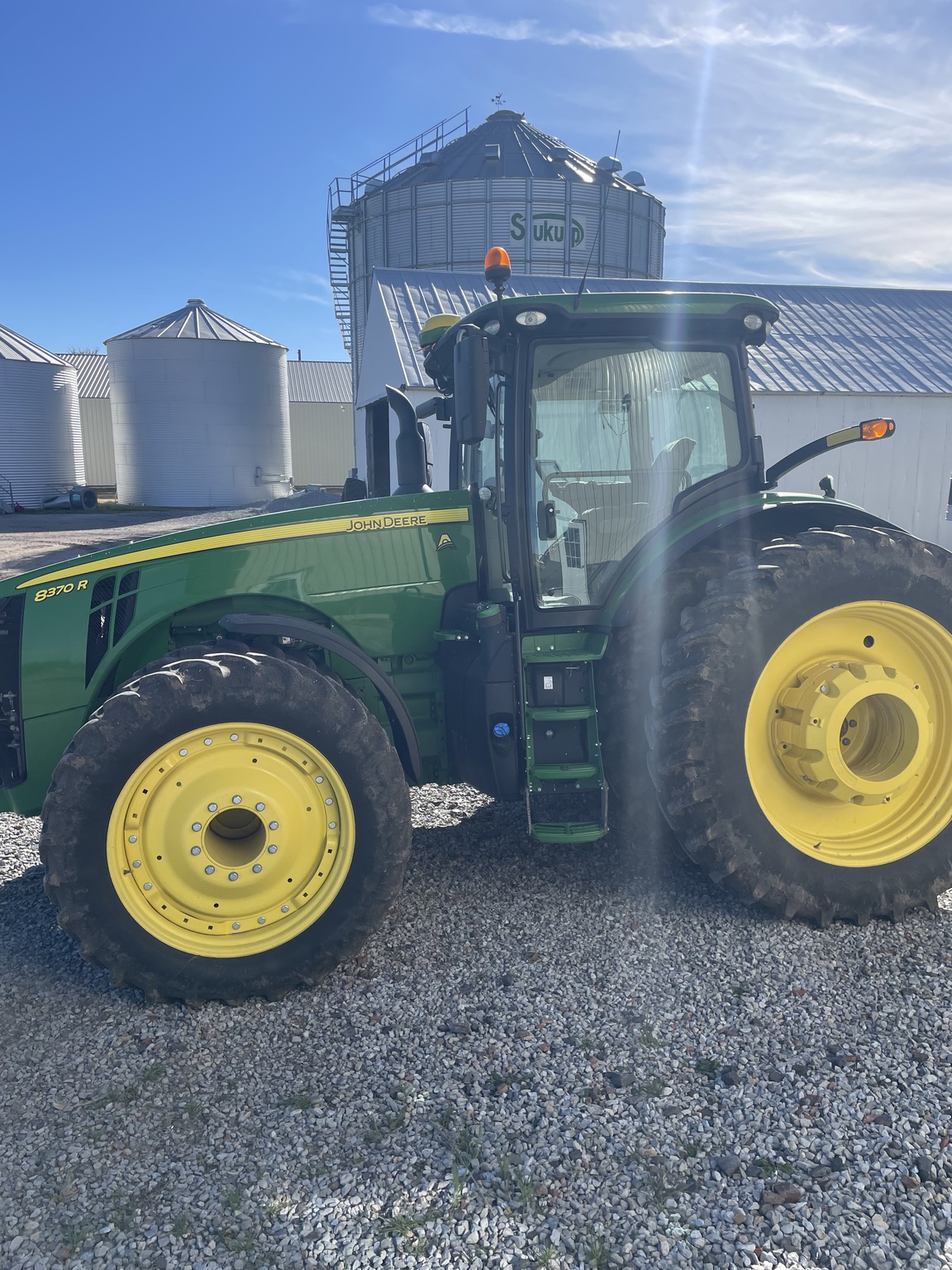 2020 John Deere 8370R Image 9