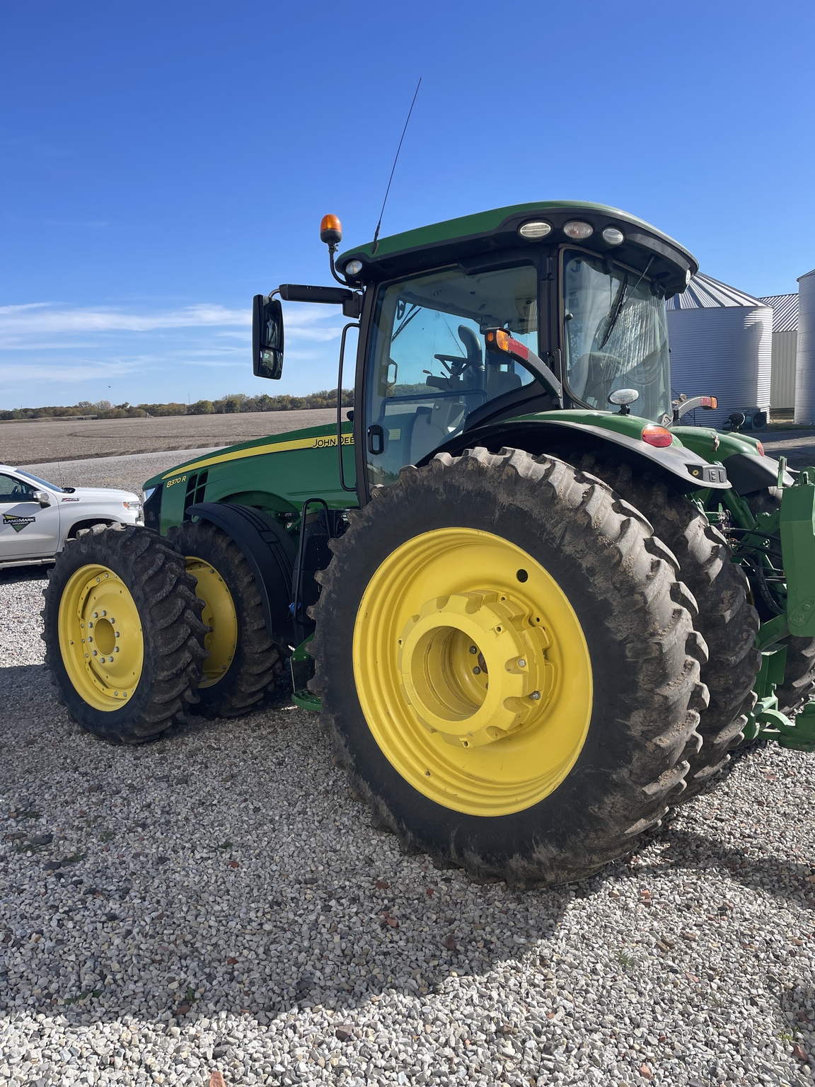 2020 John Deere 8370R Image 8