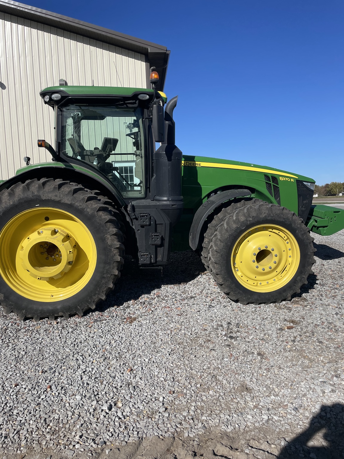 2020 John Deere 8370R Image 1