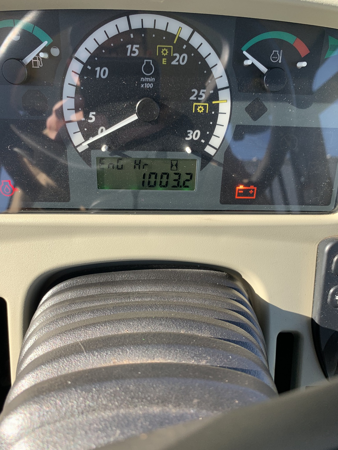 2019 John Deere 3046R Image 2