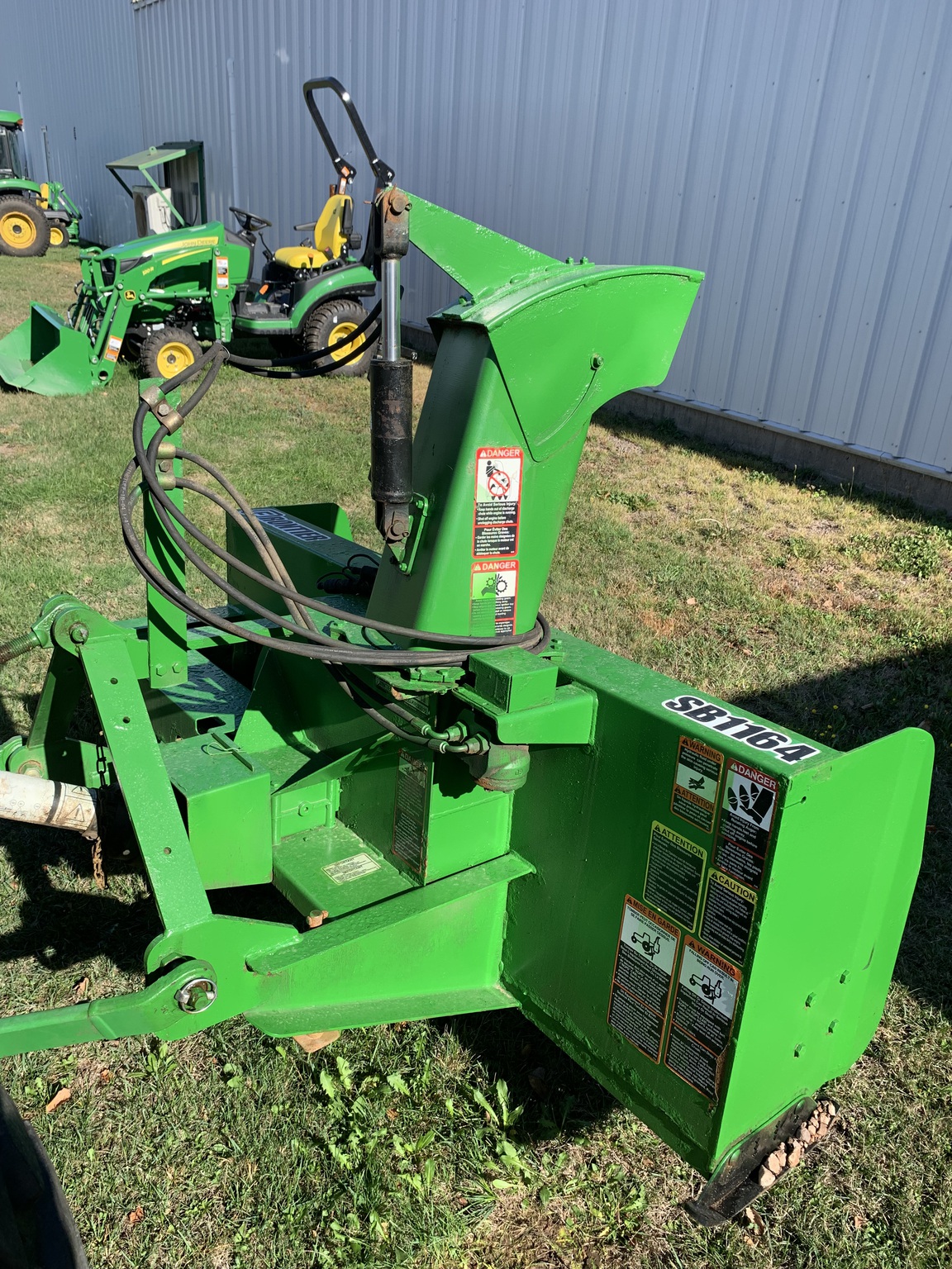 2019 John Deere 3046R Image 5