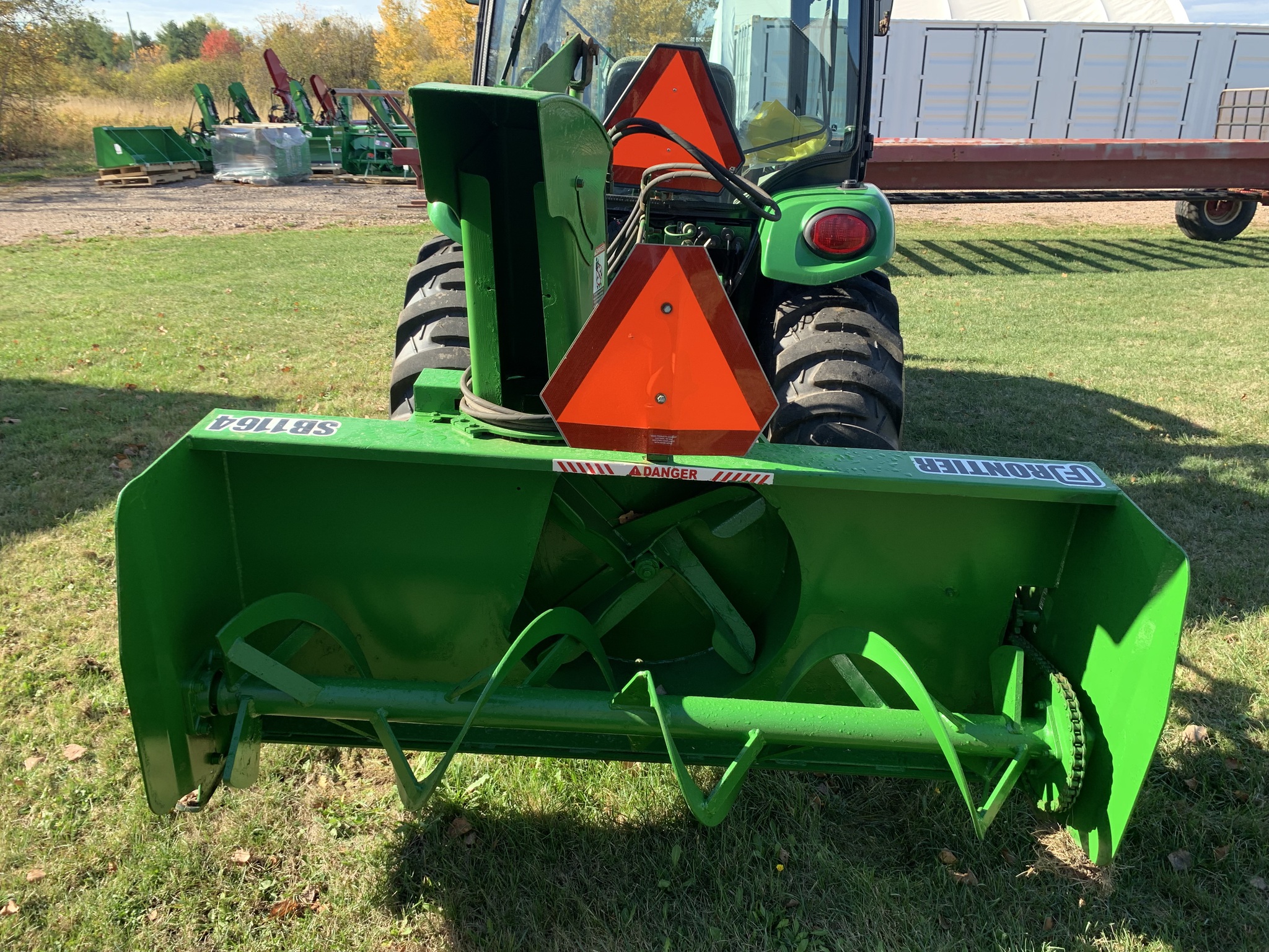 2019 John Deere 3046R Image 7