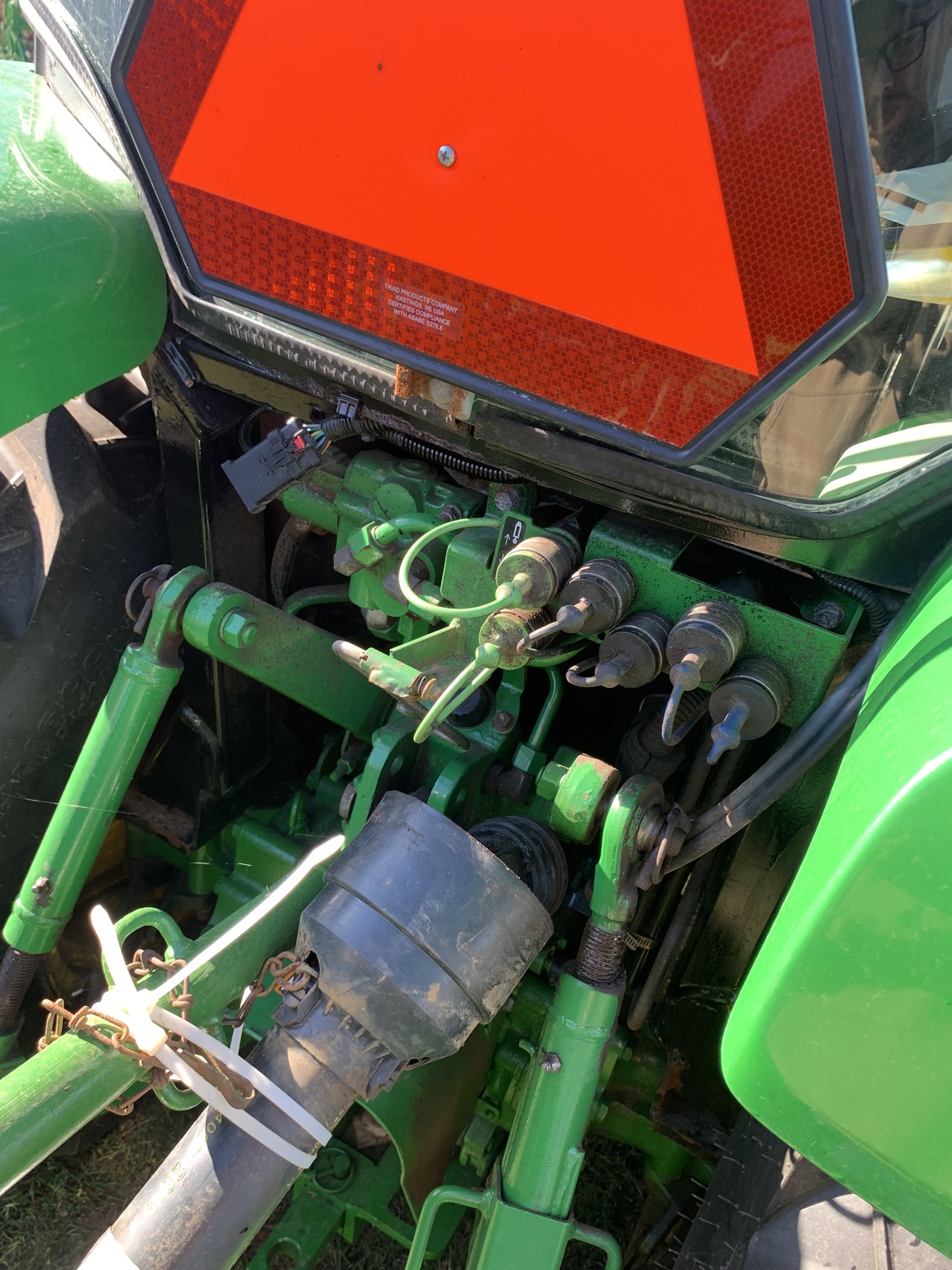 2019 John Deere 3046R Image 8