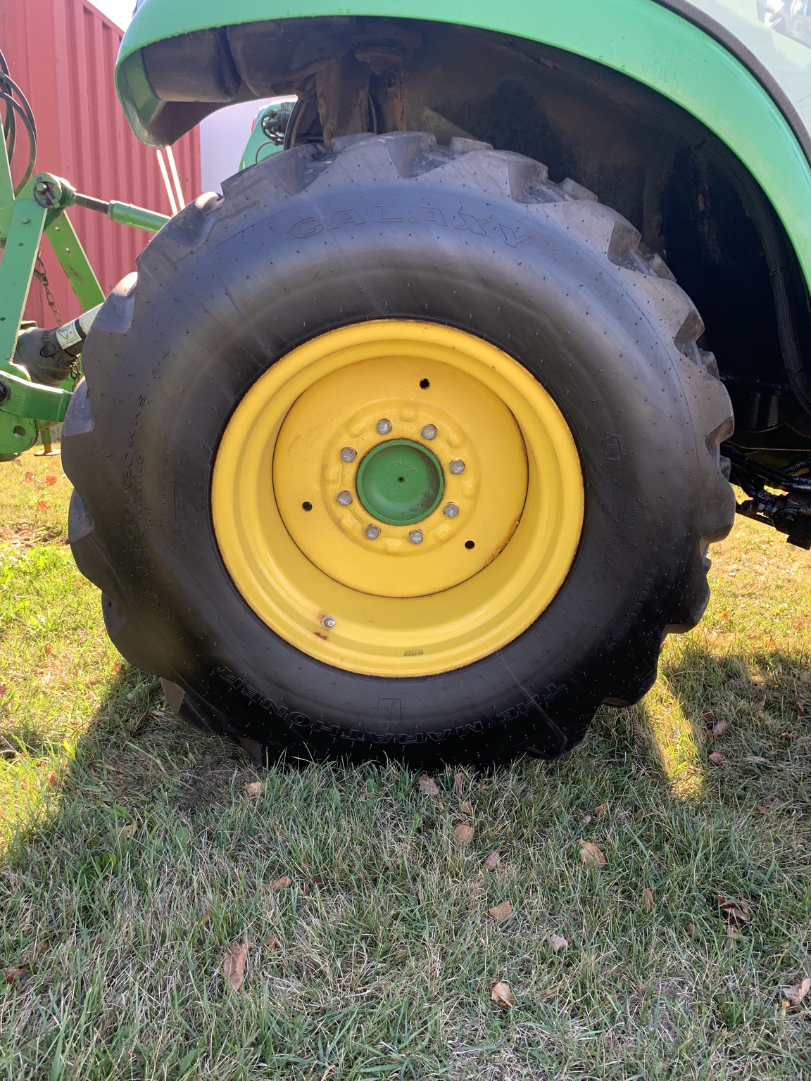 2019 John Deere 3046R Image 13