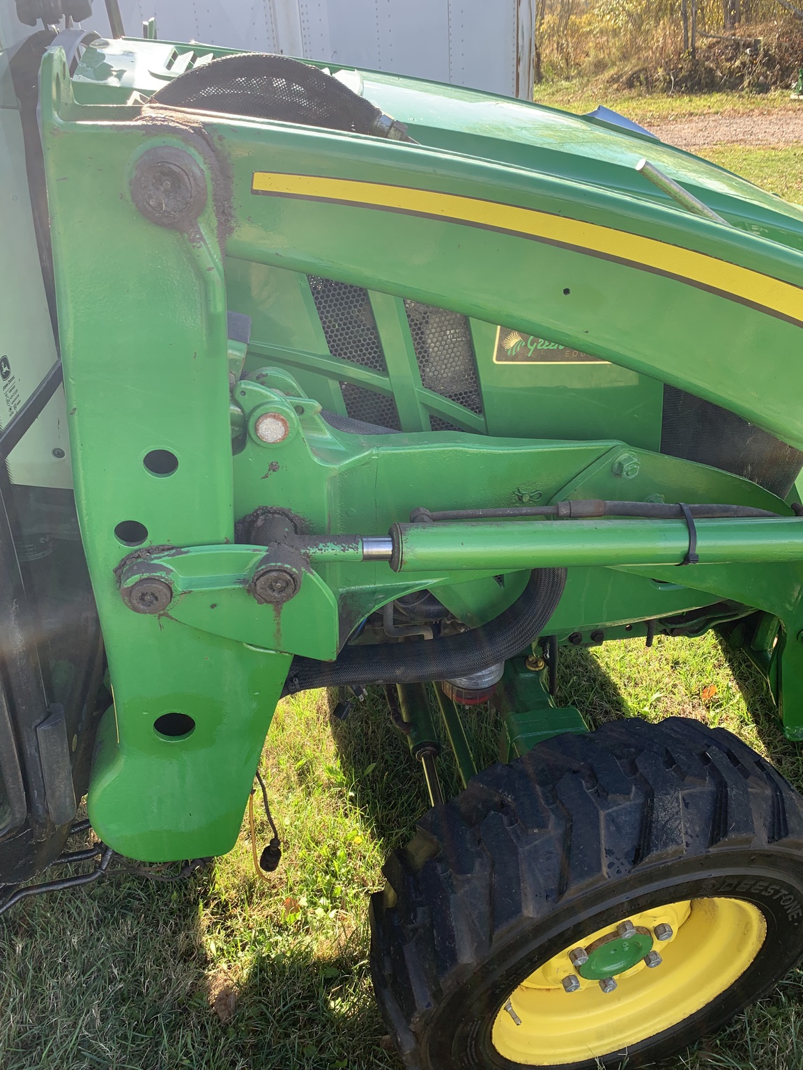 2019 John Deere 3046R Image 23