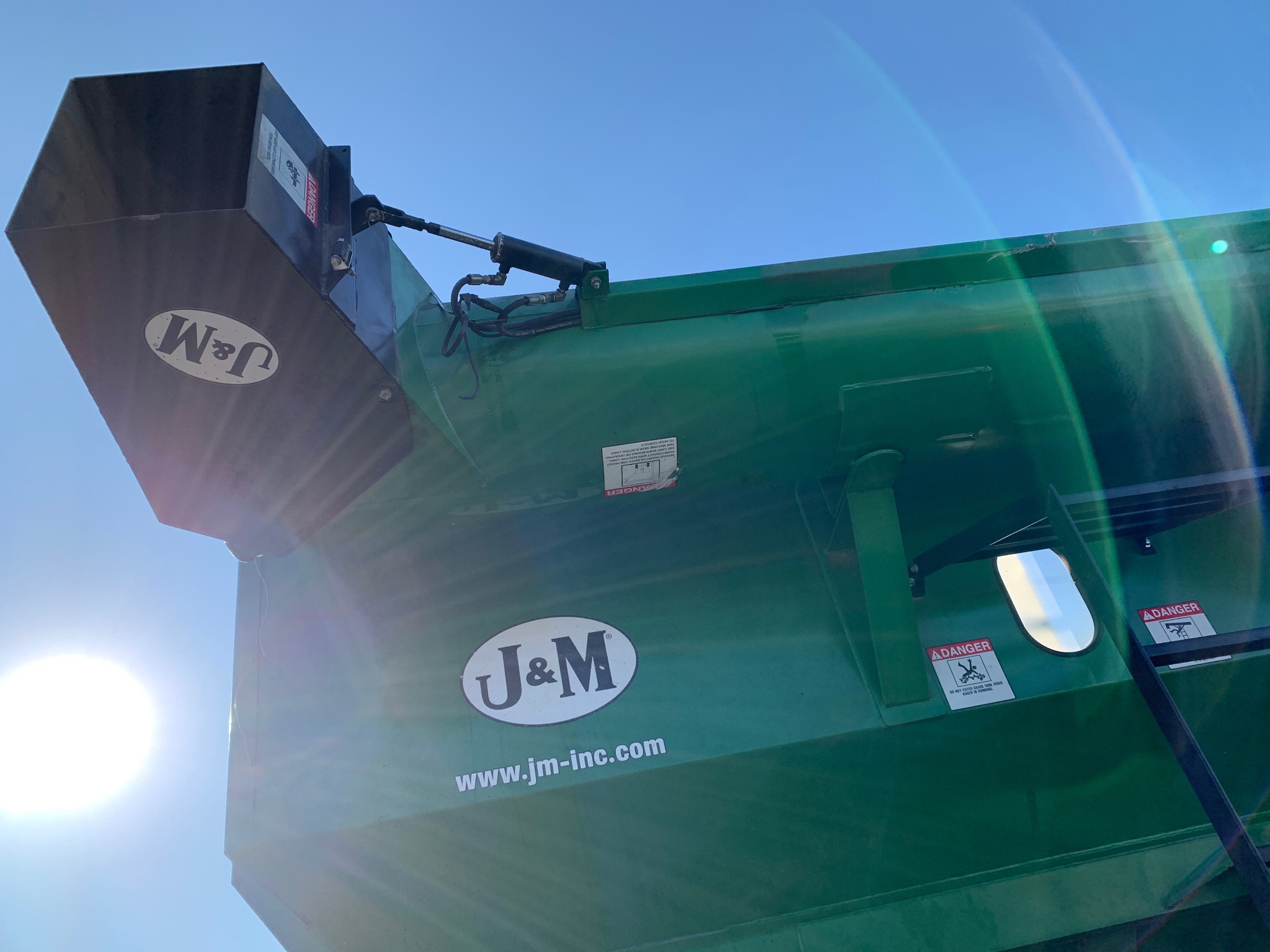  2016 J&M 875-18 at Heritage Tractor in Lamar, MO