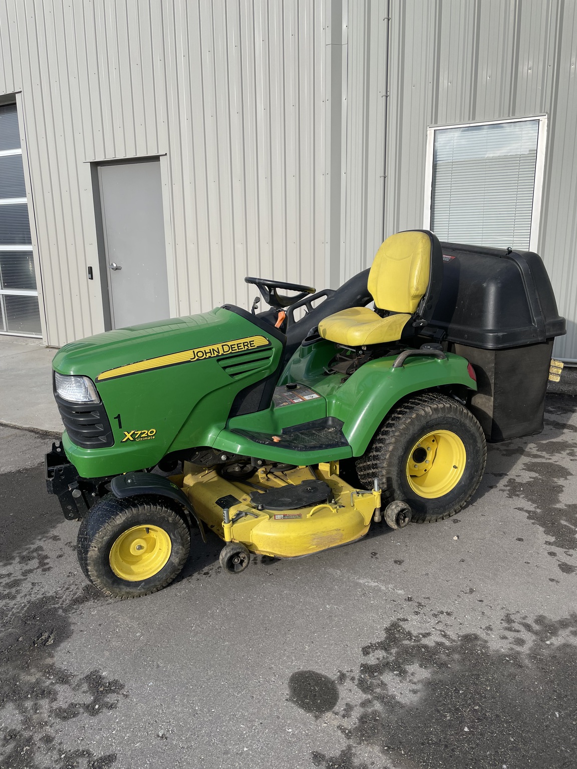 2011 John Deere X720 Image 1