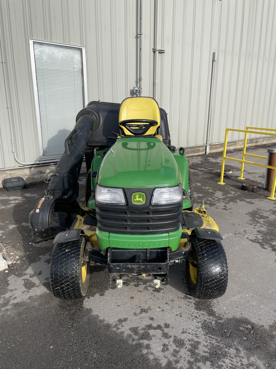 2011 John Deere X720 Image 2