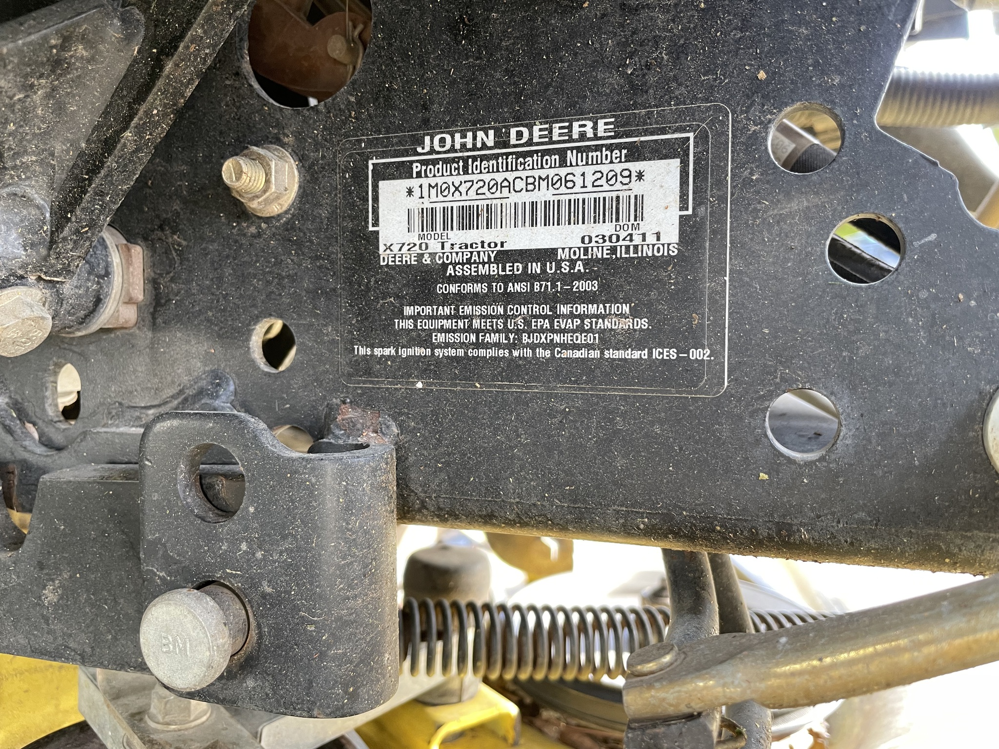 2011 John Deere X720 Image 9