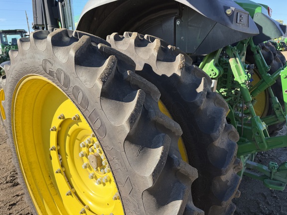 2025 John Deere 7R 230 - Photo17