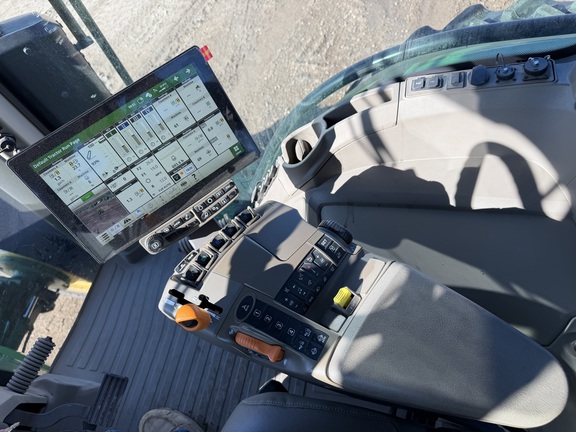 2025 John Deere 7R 230 - Photo30