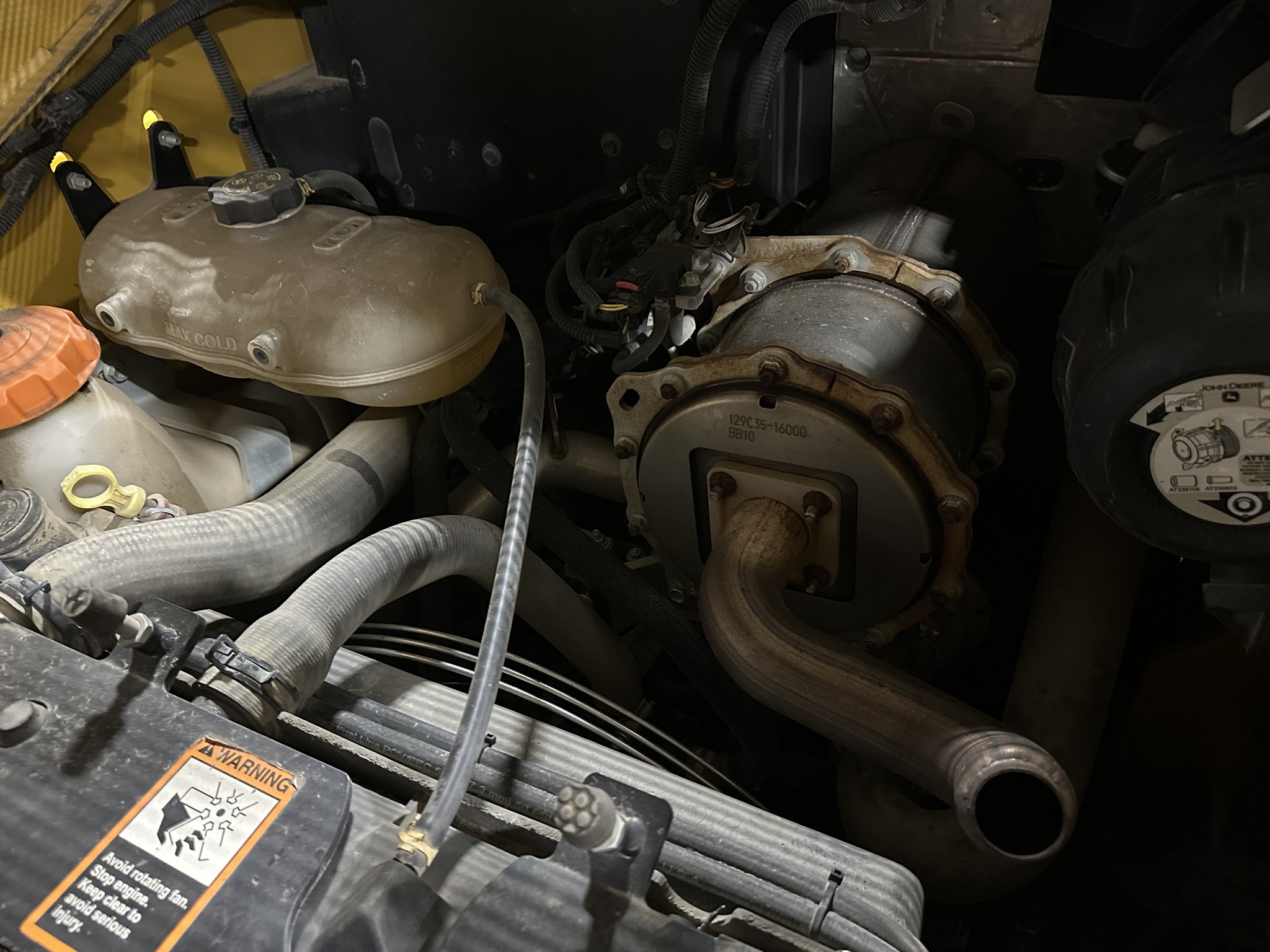 2016 John Deere 318G Image 6