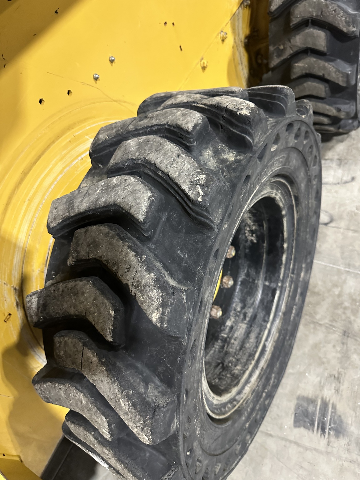 2016 John Deere 318G Image 5