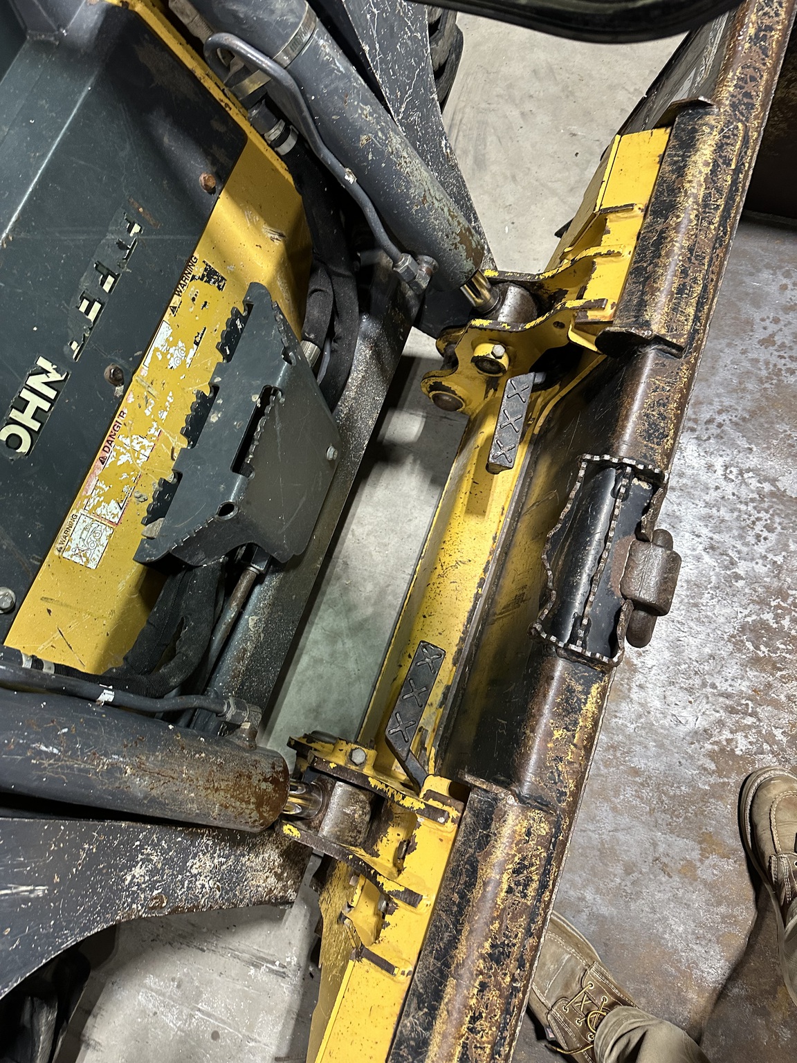 2016 John Deere 318G Image 9