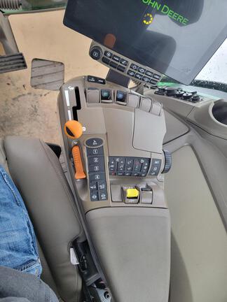 2025 John Deere 8R 370 - Photo18