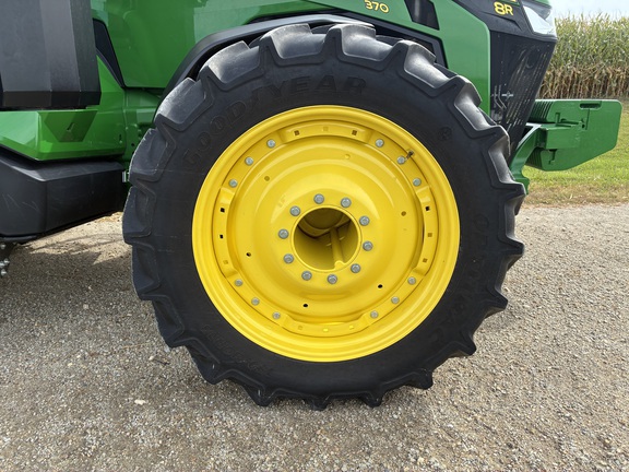 2025 John Deere 8R 370 - Photo13