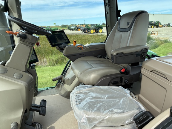 2025 John Deere 8R 370 - Photo40