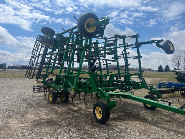 John Deere 2210 Image 1