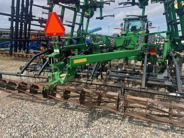 John Deere 2210 Image 7