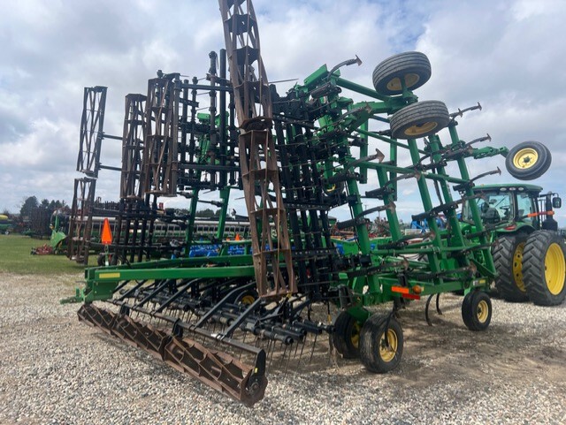 John Deere 2210 Image 4