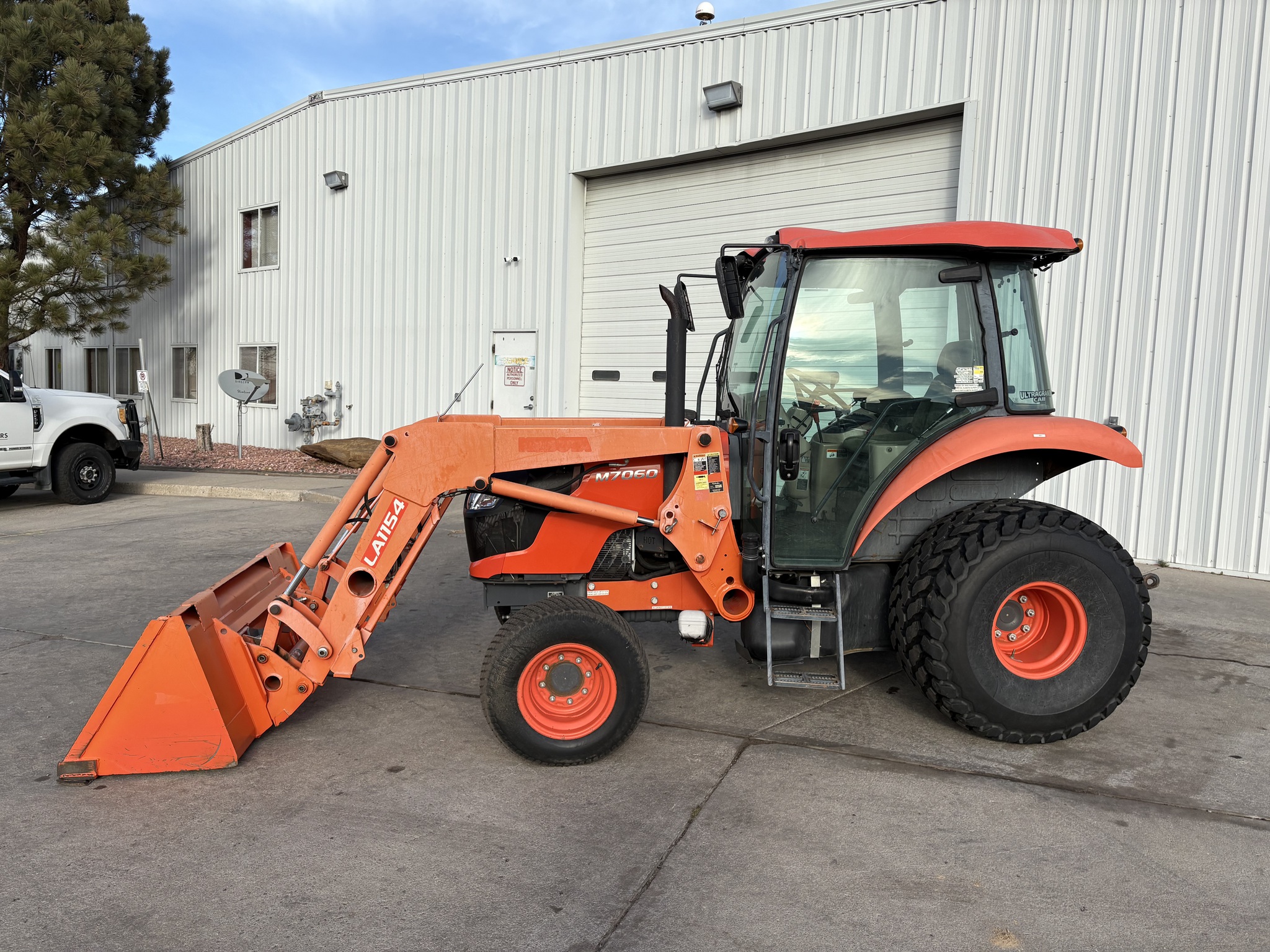 Kubota M7060 Image 2