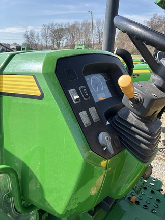 2016 John Deere 5055E