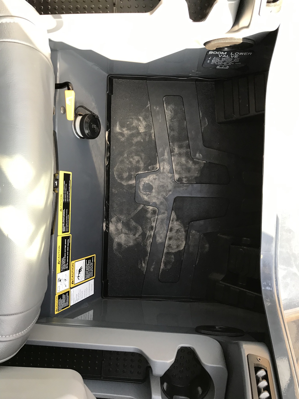 2024 John Deere 335 P Image 8