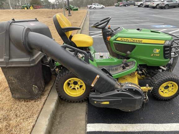 2021 John Deere x738 Photo 4