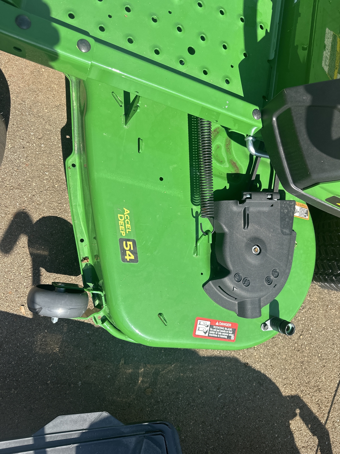 John Deere Z325E Image 1