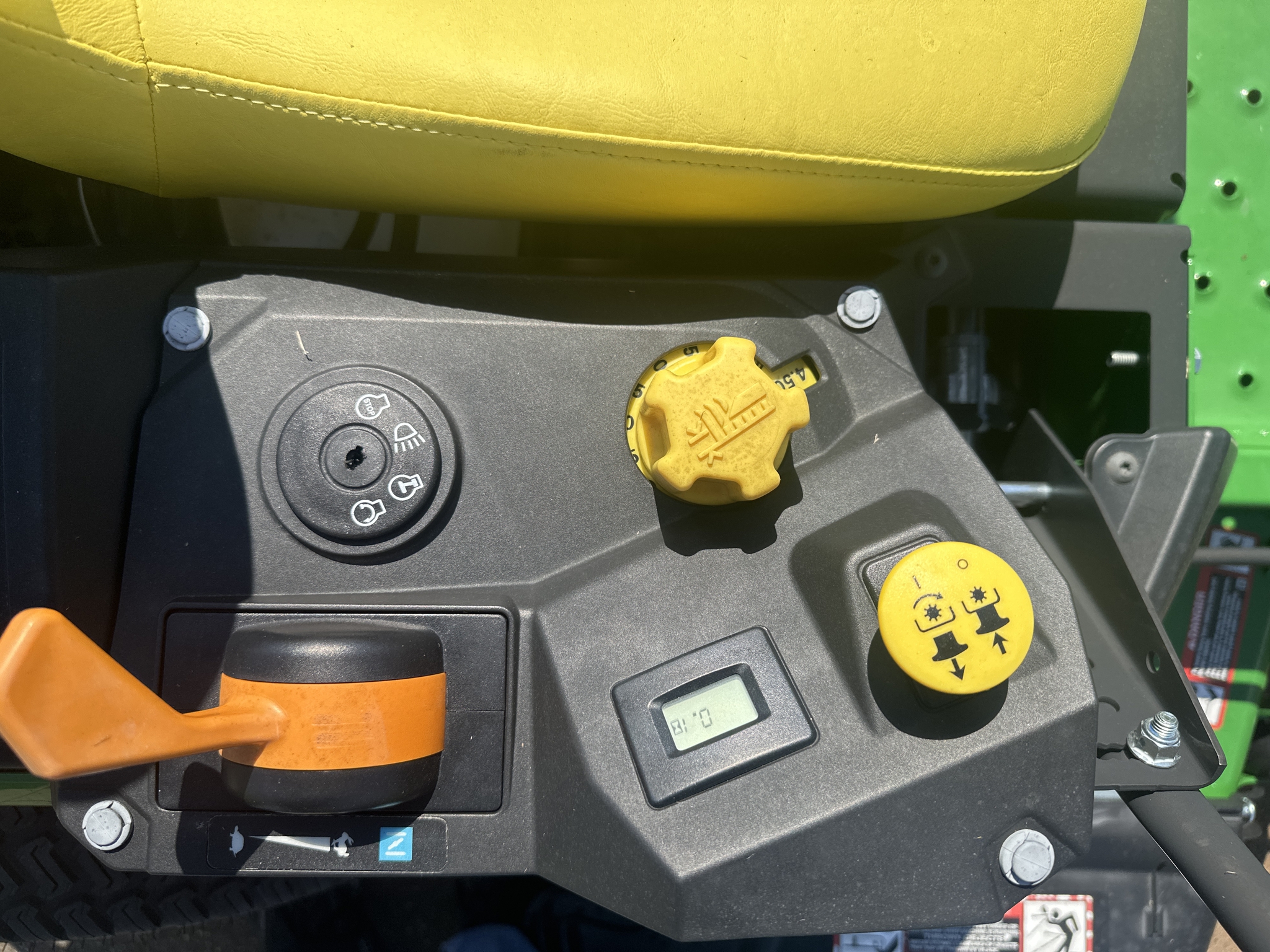 John Deere Z325E Image 3