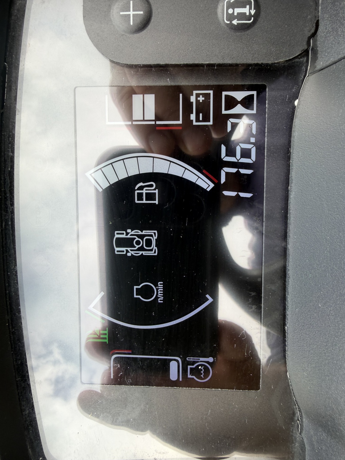 2018 John Deere X738 Image 6