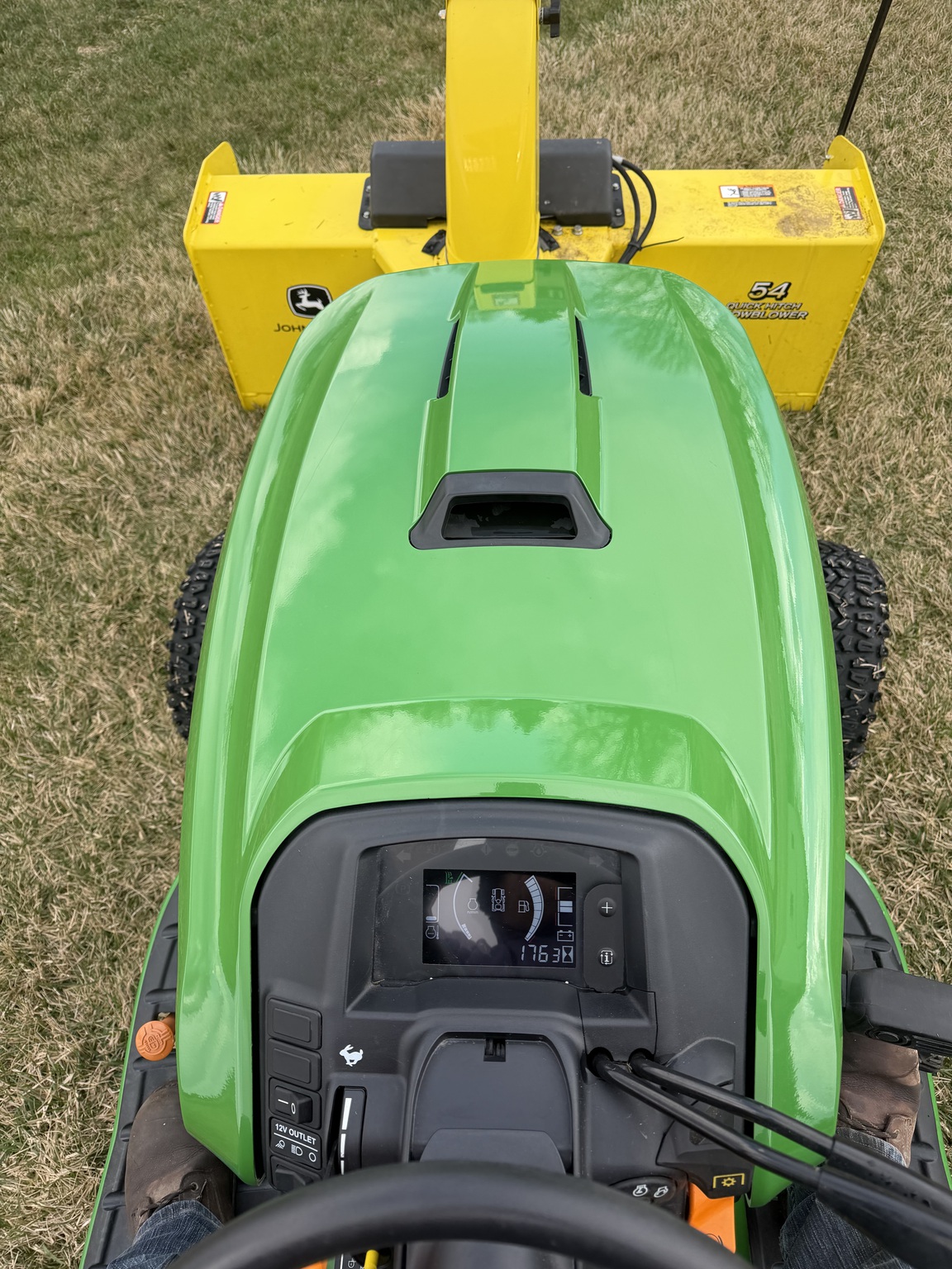 2018 John Deere X738 Image 4
