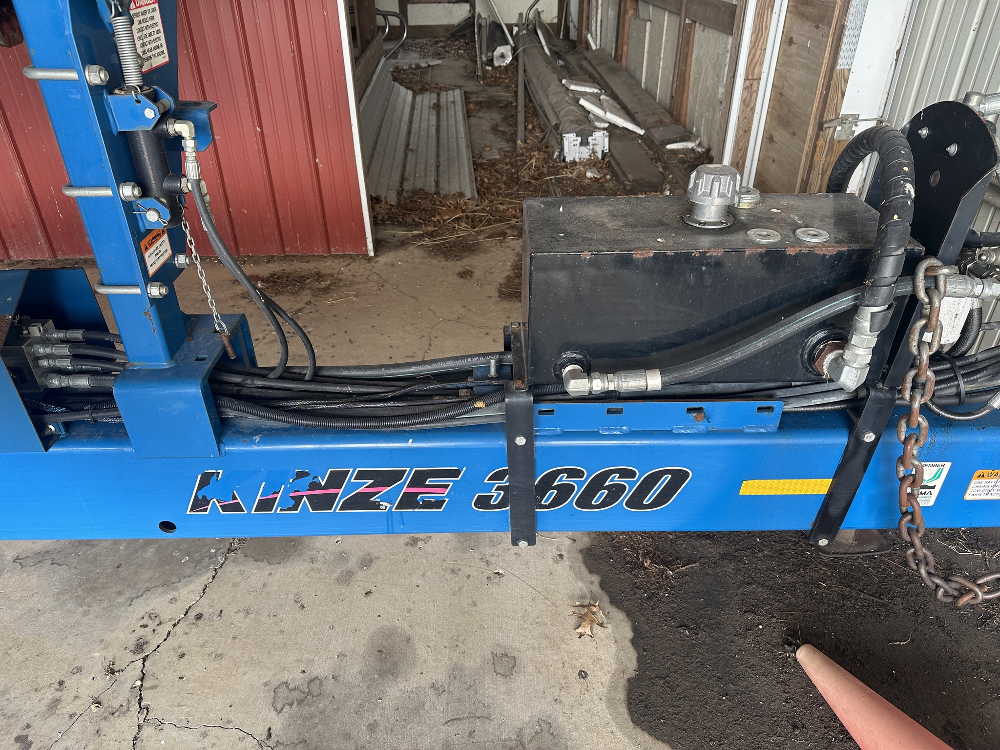 2010 Kinze 3660 Image 11