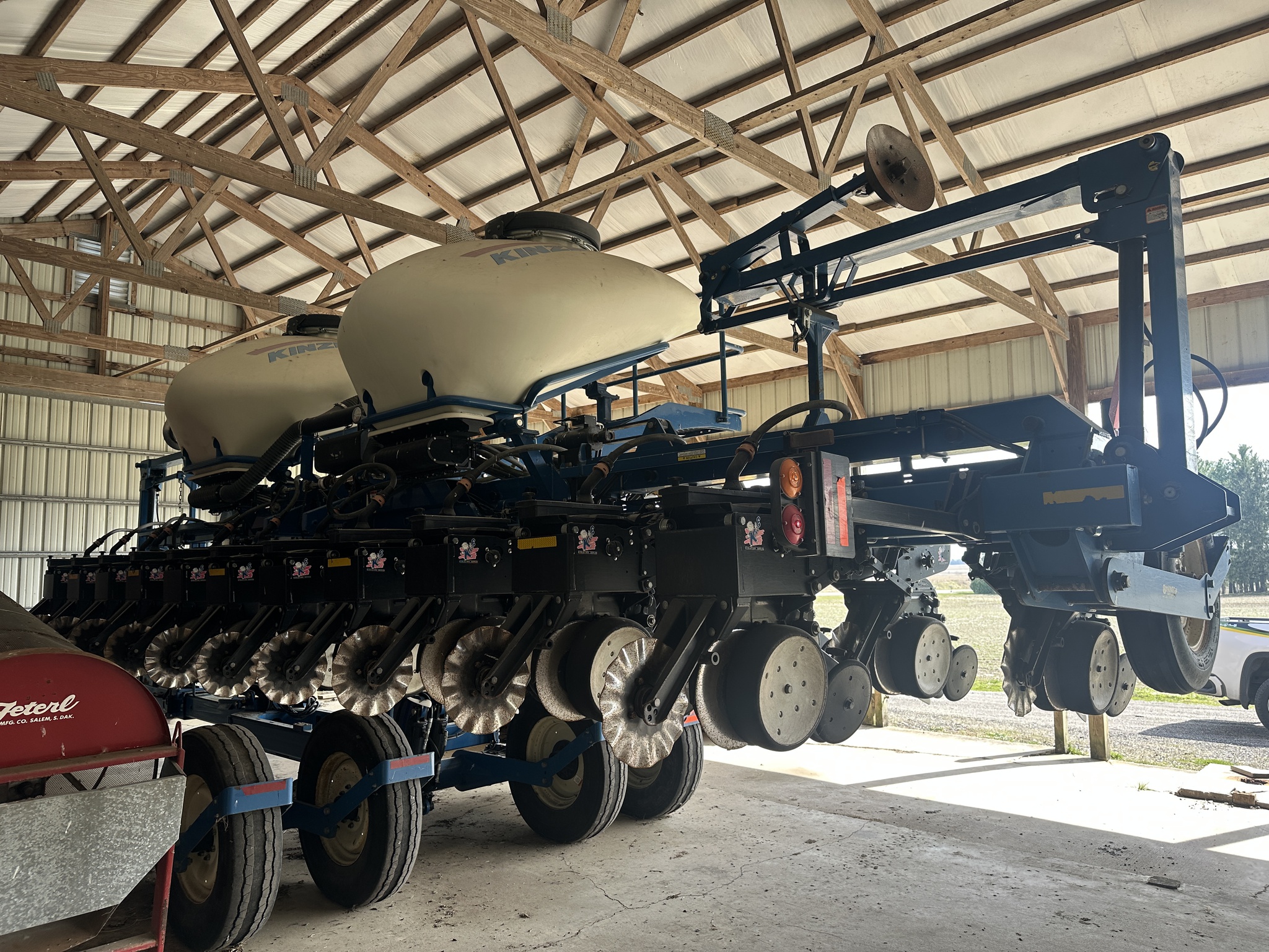 2010 Kinze 3660 Image 4