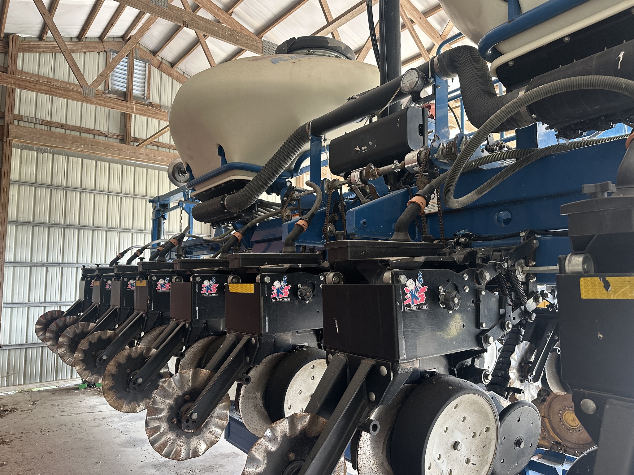 2010 Kinze 3660 Image 13