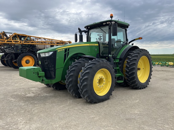  John Deere 8370R