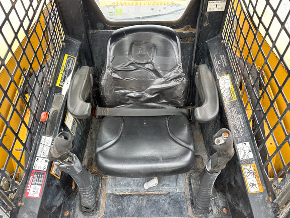 2006 John-Deere 332