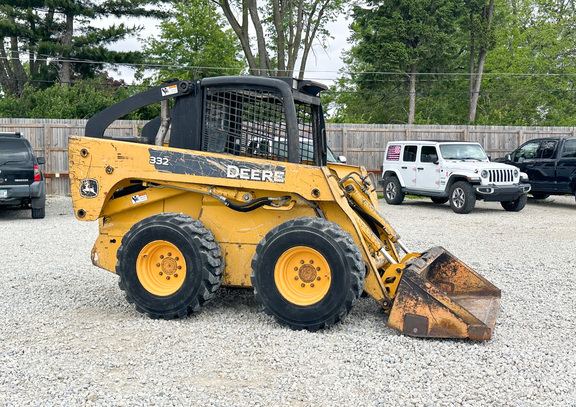 2006 John-Deere 332