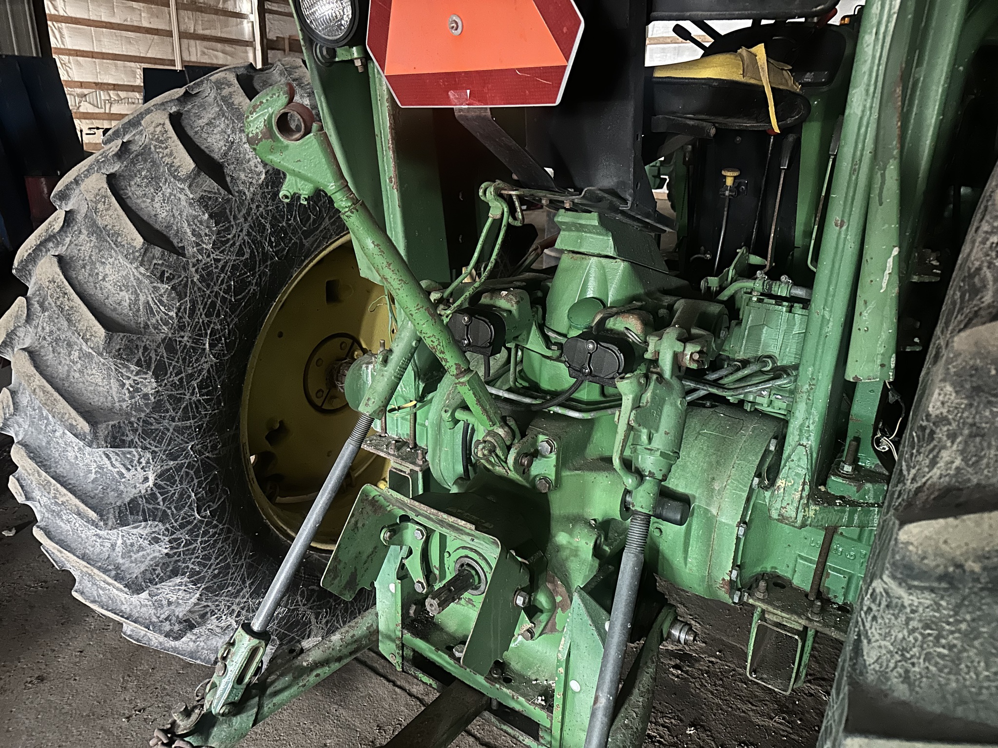 1984 John Deere 2950 Image 3