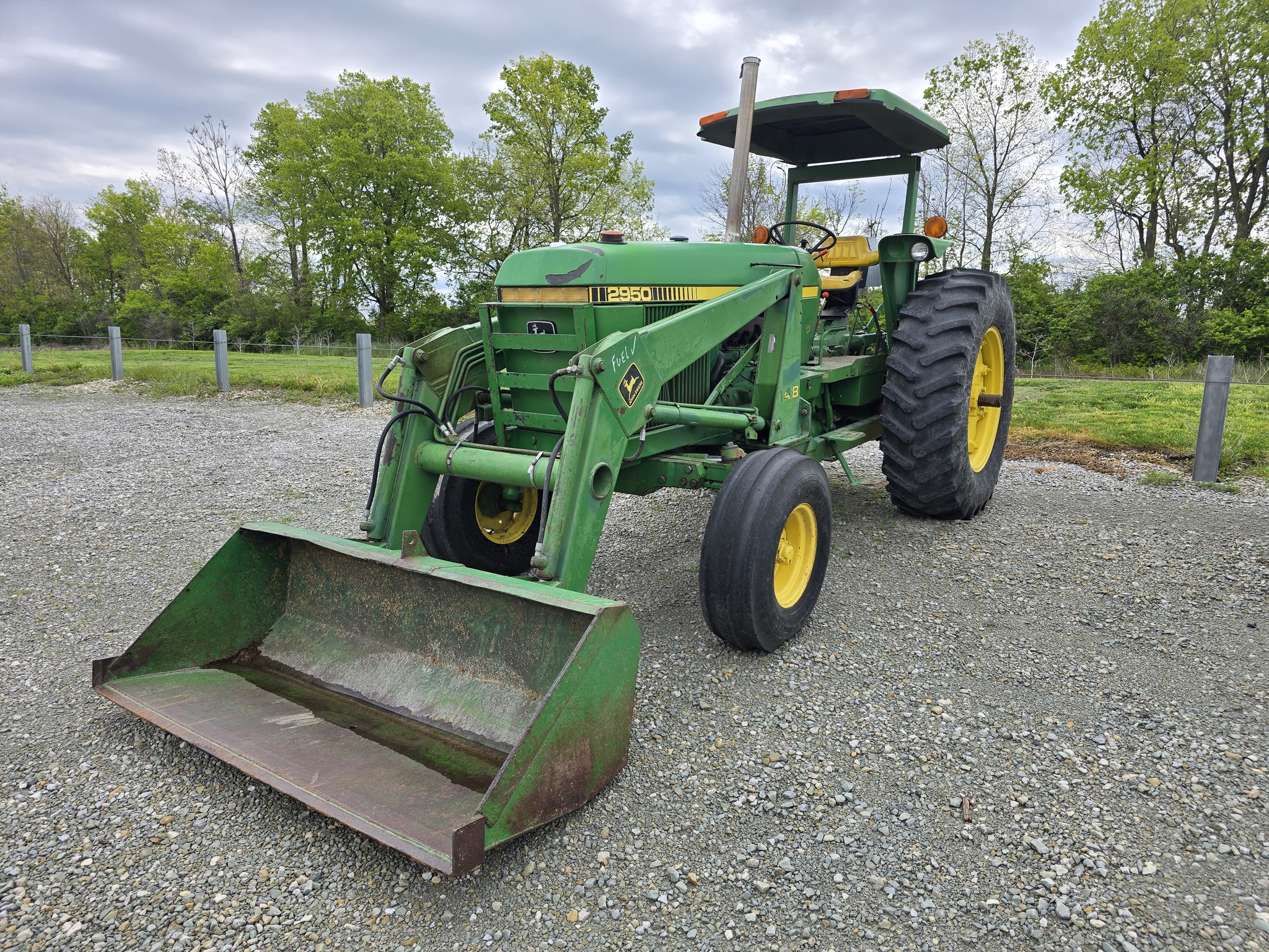 1984 John Deere 2950 Image 2