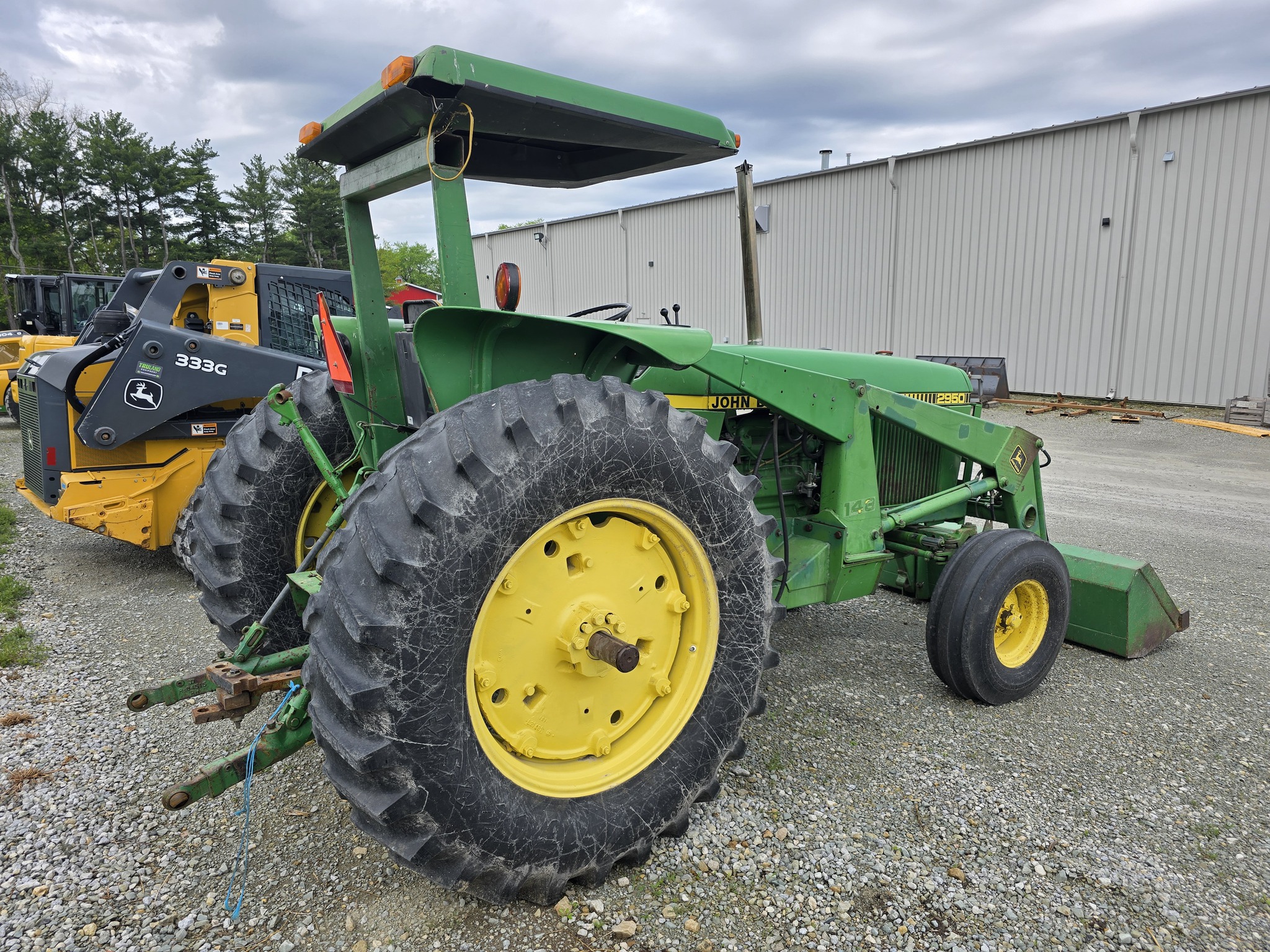 1984 John Deere 2950 Image 6
