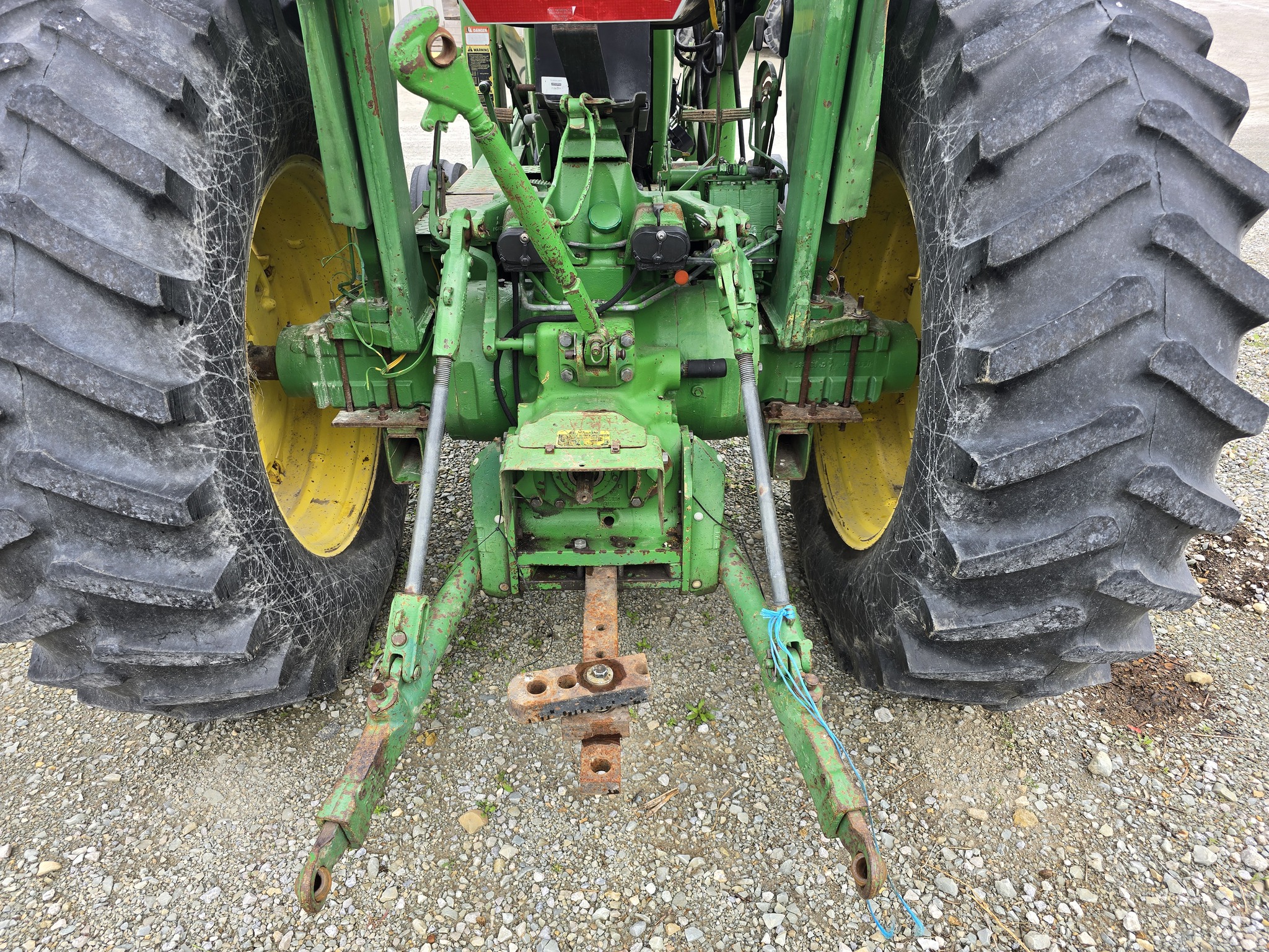1984 John Deere 2950 Image 8