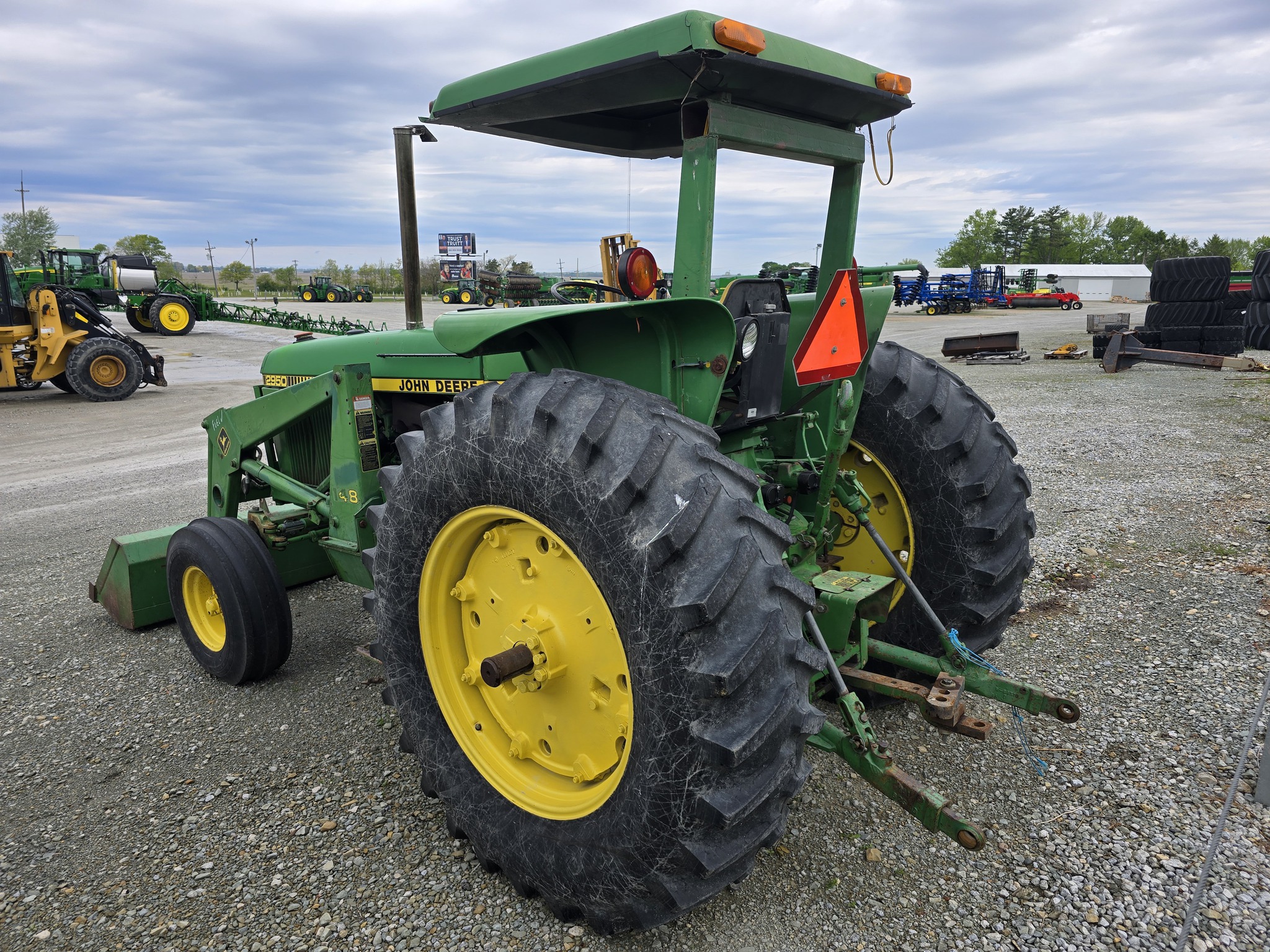1984 John Deere 2950 Image 9